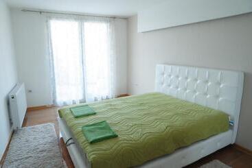 Atina Lux Hostel