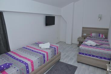 Atina Lux Hostel