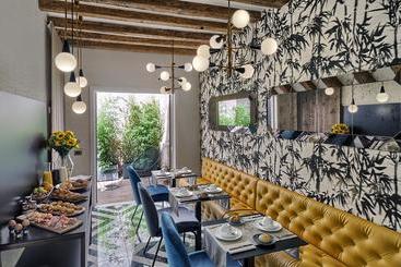 تختخواب و صبحانه Suite735