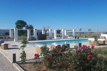 هتل Masseria Fontana Di Vite