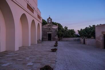 هتل Masseria Fontana Di Vite