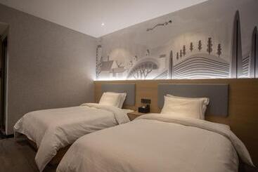Thank Inn Chain Hotel Hunan Huaihua Hecheng District South High Speed Rail Station