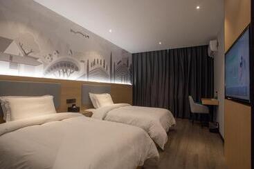 Thank Inn Chain Hotel Hunan Huaihua Hecheng District South High Speed Rail Station