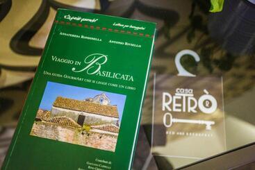 تختخواب و صبحانه Casa Retro