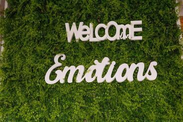 تختخواب و صبحانه Emotions