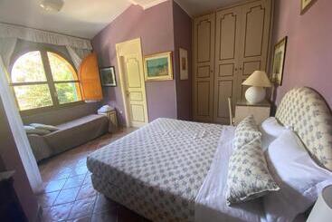 تختخواب و صبحانه L Elisea Maison De Charme