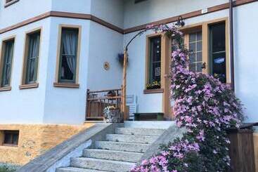 تختخواب و صبحانه L'aria Di Casa