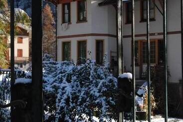 تختخواب و صبحانه L'aria Di Casa