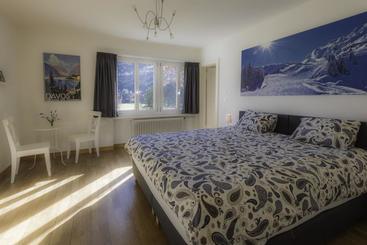 تختخواب و صبحانه Spring Inn