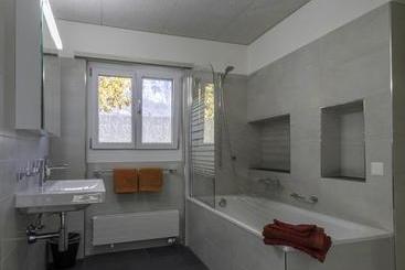 تختخواب و صبحانه Spring Inn