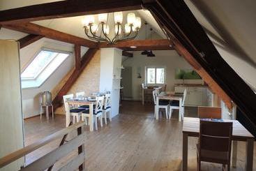 تختخواب و صبحانه Spring Inn