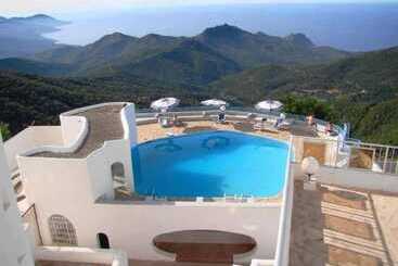 هتل El Mountazah