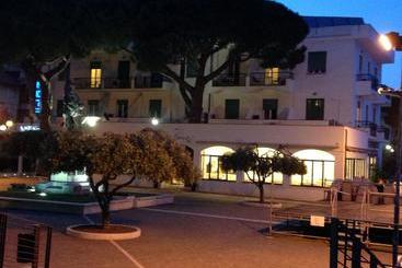 هتل Ligure