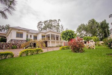 هتل Ntungamo Resort