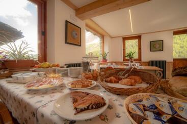 בית מלון כפרי & Restaurant Perret Mountain People