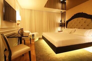 Silk Motel