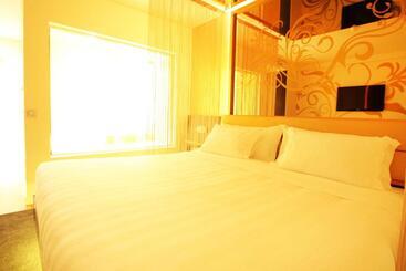 Silk Motel