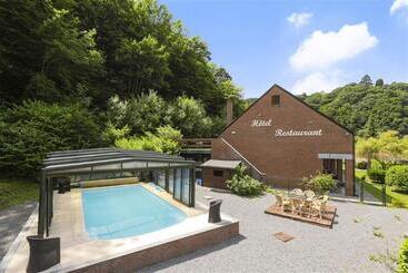 هتل Auberge De La Lesse