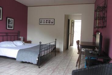 هتل Auberge De La Lesse