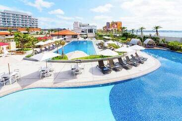 هتل Doubletree By Hilton Okinawa Chatan Resort