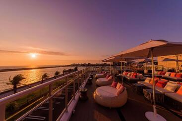هتل Doubletree By Hilton Okinawa Chatan Resort