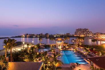 هتل Doubletree By Hilton Okinawa Chatan Resort