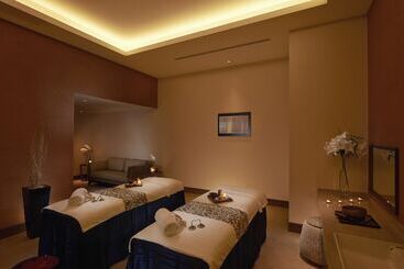 בית מלון כפרי Doubletree By Hilton Okinawa Chatan Resort