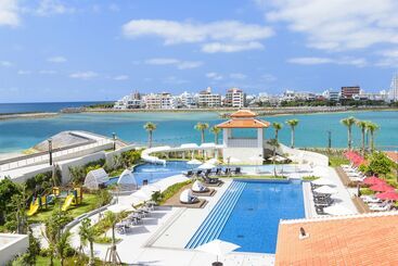 هتل Doubletree By Hilton Okinawa Chatan Resort