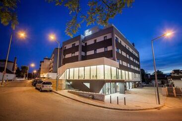 هتل Essence Inn Marianos