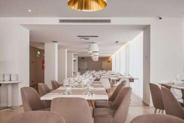 هتل Essence Inn Marianos
