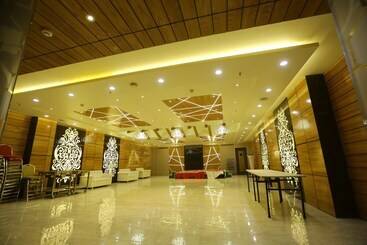 هتل Gurveer Royal