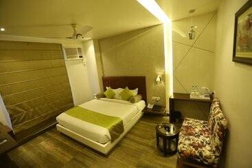 هتل Gurveer Royal