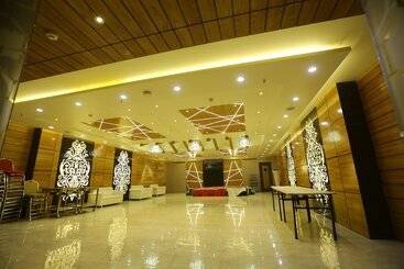 هتل Gurveer Royal