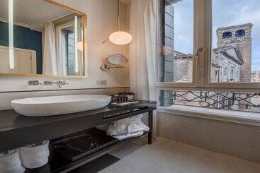 هتل H10 Palazzo Canova