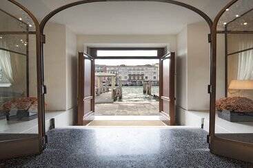 هتل H10 Palazzo Canova