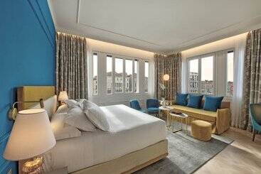 هتل H10 Palazzo Canova