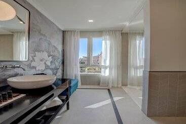 هتل H10 Palazzo Canova