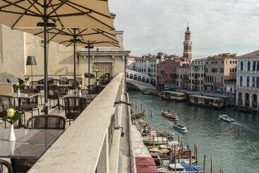 هتل H10 Palazzo Canova