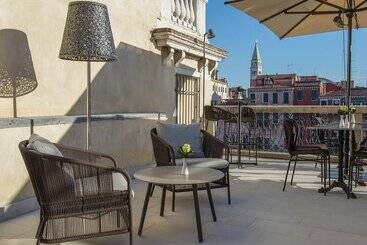 هتل H10 Palazzo Canova