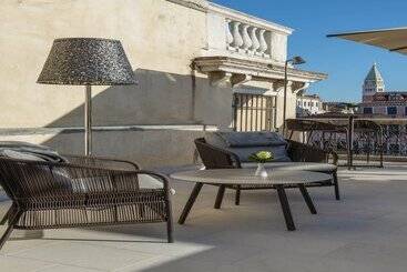 هتل H10 Palazzo Canova