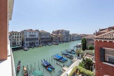 هتل H10 Palazzo Canova