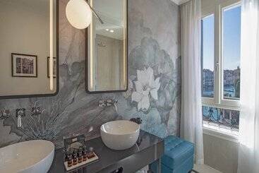 هتل H10 Palazzo Canova