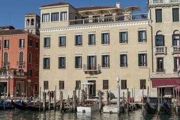 هتل H10 Palazzo Canova