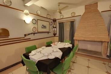 هتل Inn Season