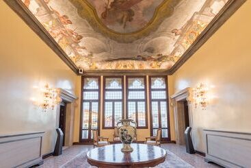 هتل Nani Mocenigo Palace