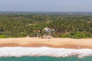 هتل Nirvana Beach Boutique