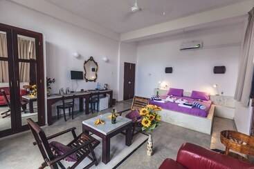 هتل Nirvana Beach Boutique