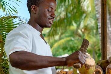 هتل Swahili Beach