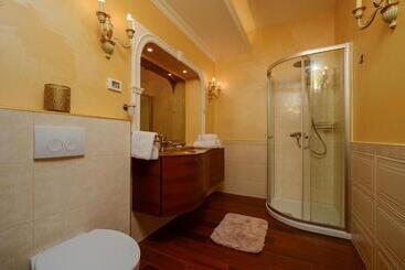 تختخواب و صبحانه Bella & Stella Rooms