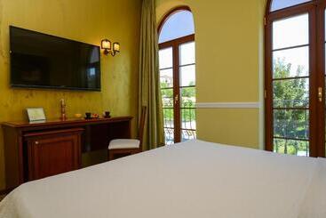 تختخواب و صبحانه Bella & Stella Rooms